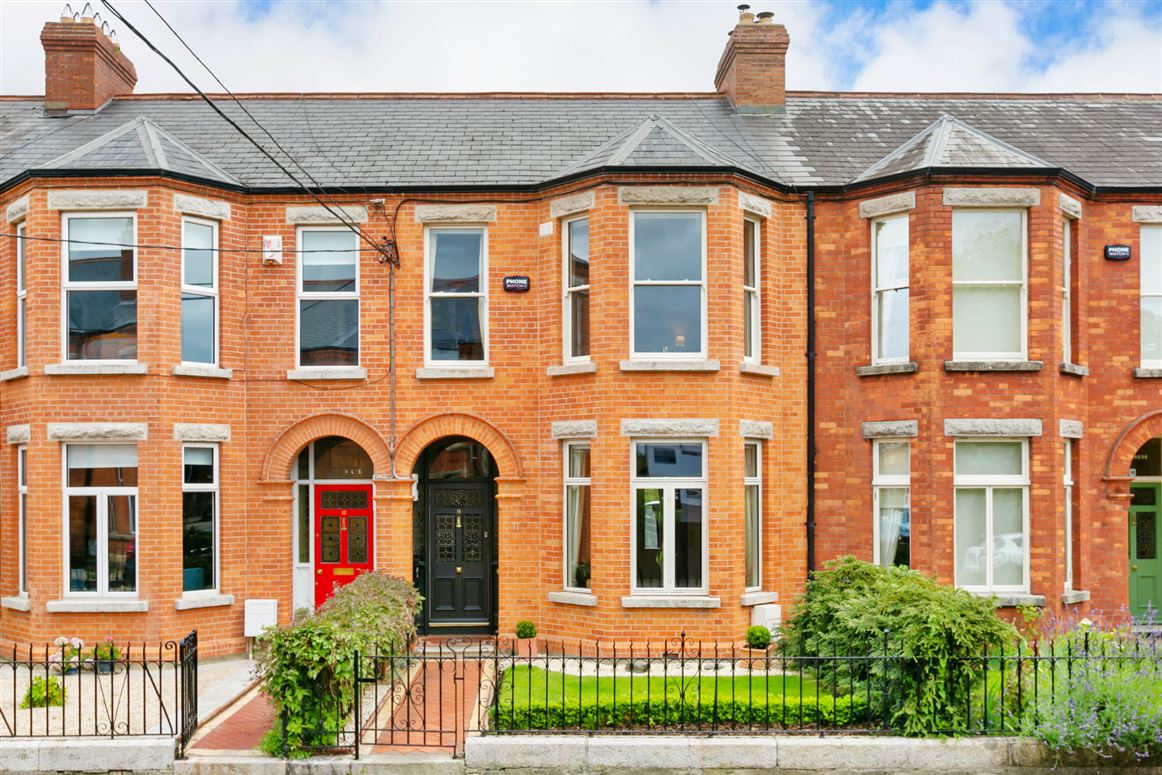 Expert Removals A row of red brick houses in dublin.